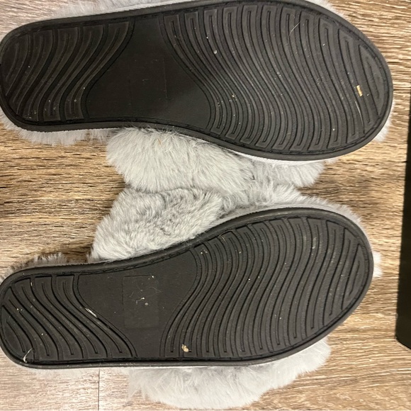 Women’s Grey Soft Fluffy Sandal Slippers - Picture 6 of 6